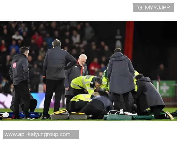 阿尔瓦拉多腿部受伤紧急返回更衣室希望尽快恢复状态