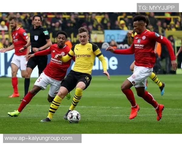 穆科科在丹麦遭遇困境多特名宿呼吁给予更多信任与支持