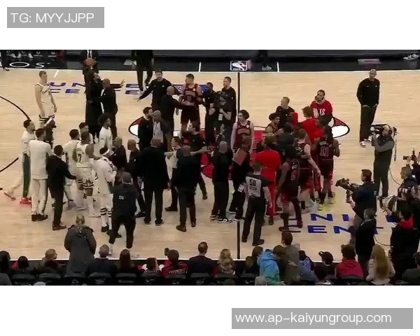 路威直言字母哥在垃圾时间扣篮只关注有利规则引发争议